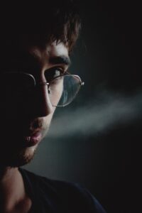 授乳中にタバコは吸えないの？健康への影響とは？