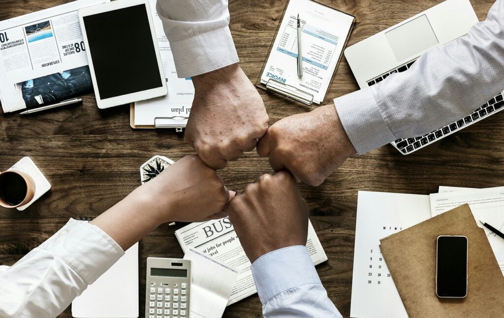禁煙を目指す社員に会社が提供するサポートは何か？
