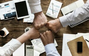 禁煙を目指す社員に会社が提供するサポートは何か？